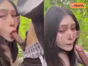 đi dã ngoại tiện chịch bồ ở trong rừng