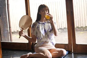 Mùa hè buồn chán ở quê địt cô vợ nhà cạnh bên thiếu thốn vì lấy anh xã già