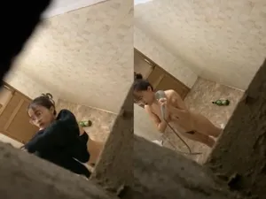 Quay lén em người yêu vú to tắm, khe cô bé chảy nước ròng ròng