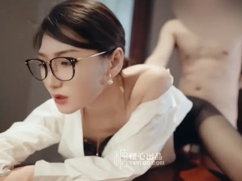 Vào phòng riêng được tiền bối nữ nứng lồn bú cục thịt cho
