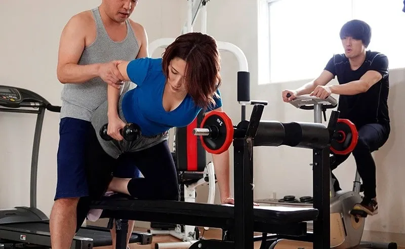 ông xã phát hiện người vợ "đi ngoài" với huấn luyện viên thể hình