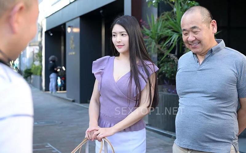 Thấy cô vợ của nhân viên đẹp quá, quản lý lại có sở thích đụ cô vợ người khác nên đã…