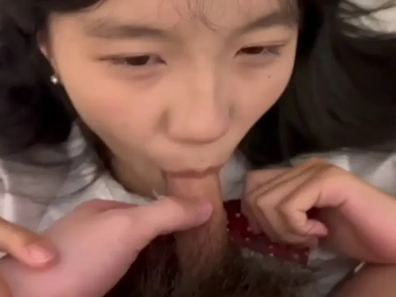 Em loli dễ thương mút cậu bé biến em thành con em đào nứng p2